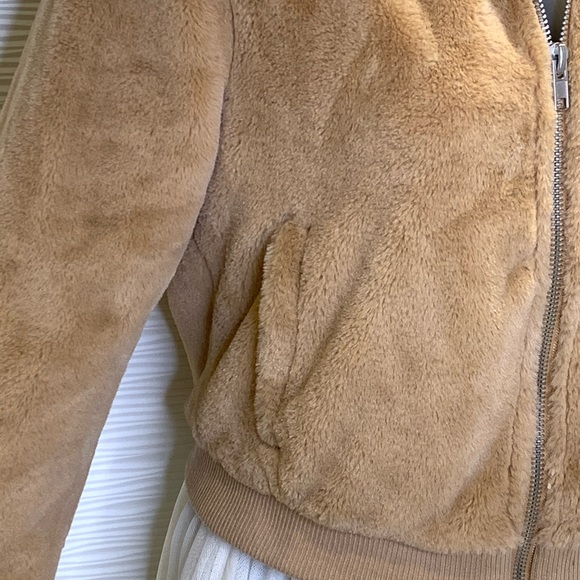 🔥Host Pic🔥Forever 21 Faux Fur Bomber Jacket - Picture 4 of 8